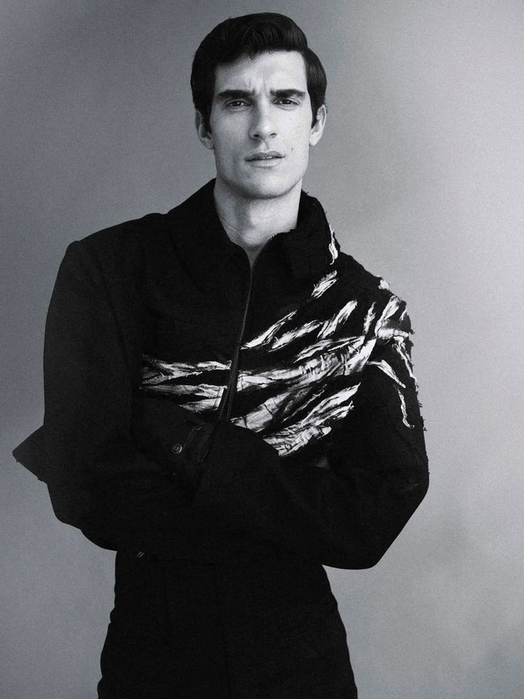 Alessandro M. — c3e4c3_06fffd06f5214e0a942f844df01f7899mv2-1